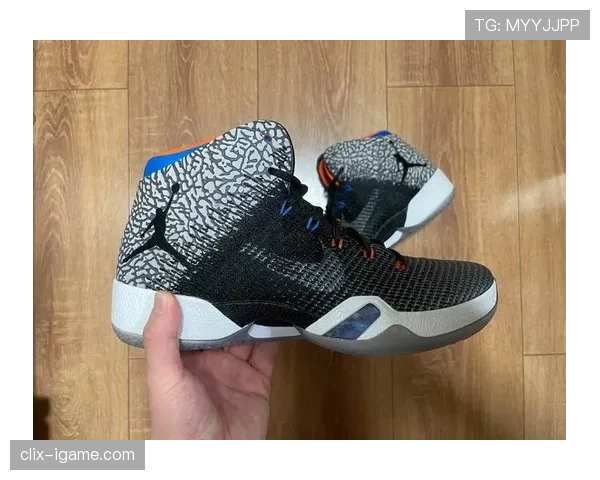 威少衣柜里塞满100双AJ，每天换着穿还不重样